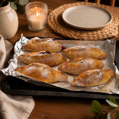 Tvarohové pirožky s třešňovou náplní
